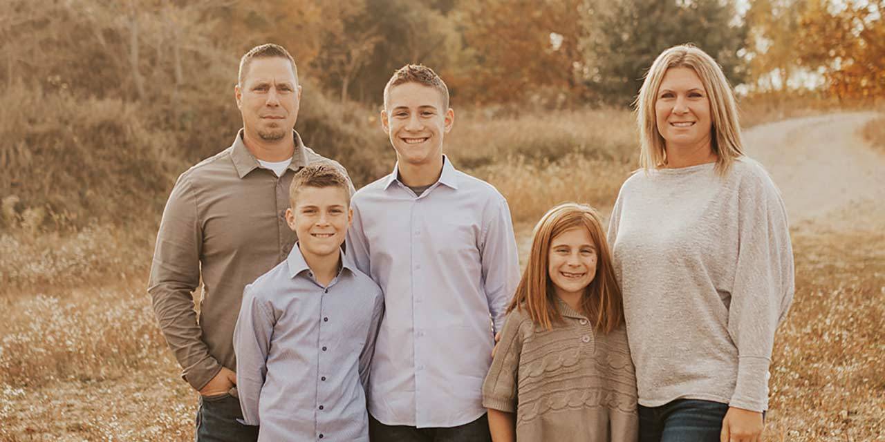 clint-davis-construction-family-photo